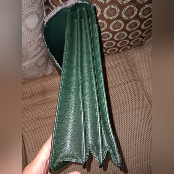 Louis Vuitton taiga green leather briefcase - Picture 3 of 7
